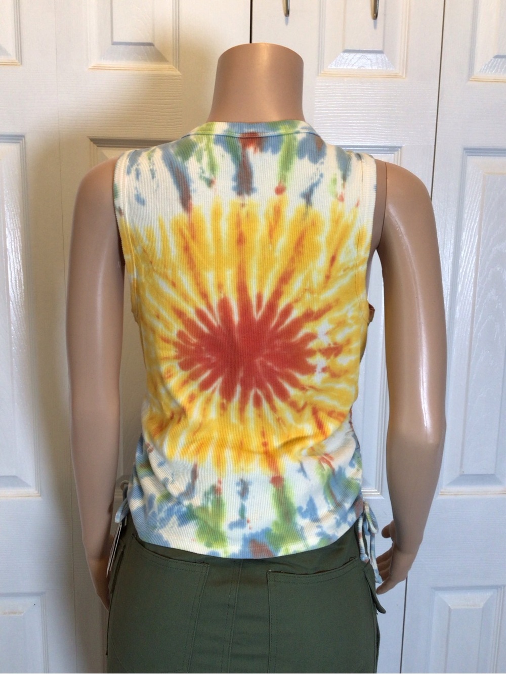 NWOT No Boundaries Juniors Tie Dye Ribbed Tank Top Side Tie Drawstring Medium - Picture 7 of 8